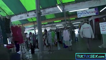 Lidah Ditindik, Cewek Thai Montok Siap Digilir Dua Bule Gila