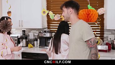 Ibu Tiri Marica Yang Seksi Diajari Tradisi Bebas Pakai Keluarga, Siap Digilir Kapan Aja.