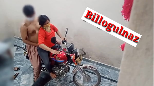 Hot Xxx Digenjot Temen Di Atas Motor Pake Suara Hindi