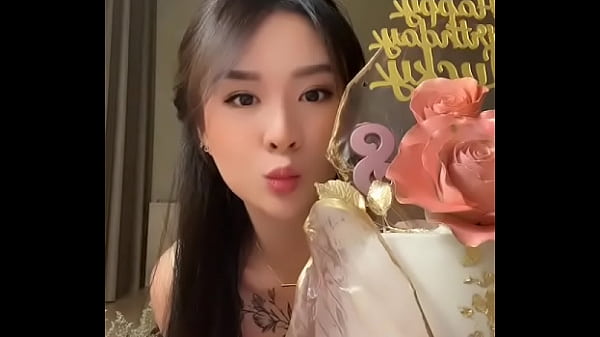 Tiktok China, Puting Nyempil Keluar, Bikin Liur Netizen Netes.