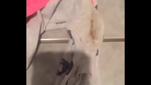 Tubuhnya Basah Kuyup, Desahannya Bikin Ngilu Di Telinga.