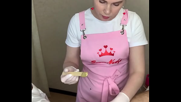 Cara Rusia Paling Panas, Mami Sugarnadya Ngajarin Lo Cukur Habis Bulu Selangkangan Sampe Ke Kontol — Trik Waxing Penis Paling Binal