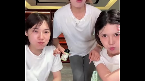 Cô Nàng Lùn Trung Quốc Mê Hoặc đàn ông Bằng Thân Hình Nóng Bỏng