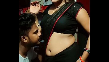 Desi Bhabhi Saree Navel Basah Kena Jilat Panas