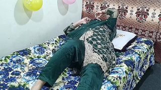 Seorang Istri India Memanggil Bocah Muda, Lalu Mereka Bercinta Kasar Dengan Suara Hindi Panas.
