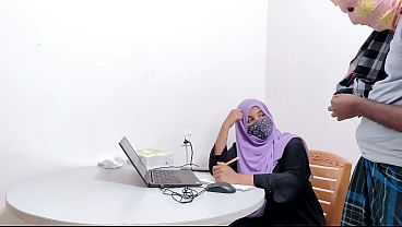 Ibu Manajer Bank Jilbab Hot Digebuk Petani Desa, Ngewe Desa, Xxx.