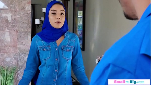 Cewek Arab Masih Muda Digenjot Dua Cowok Gede