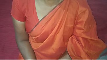Wanita Asia Lagi Main-main Sendiri, Muka Merah, Napas Berat, Tangannya Sibuk Di Bawah