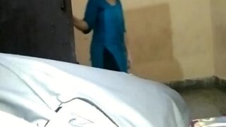 Bhabhi Bantu Tangan Buat Adik Ipar Di Video Panas India, Bikin Nafsu Naik.