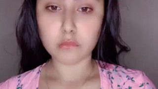 Cewek Model India Lagi Mainin Tetek Dan Putingnya Sendiri