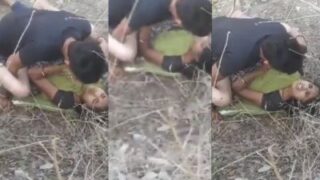 Cewek Ngewe Di Luar Sambil Temen-temennya Nonton, Bikin Makin Panas.