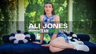 Tim Teamskeet, Si Muncung Baru Ali Jones Doyan Banget Sama Bokep Step-daddy Dan Tali-tali Erotis.