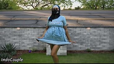 Mahasiswi Hijab Jogging Di Tempat Umum, Ngentot Demi Duit