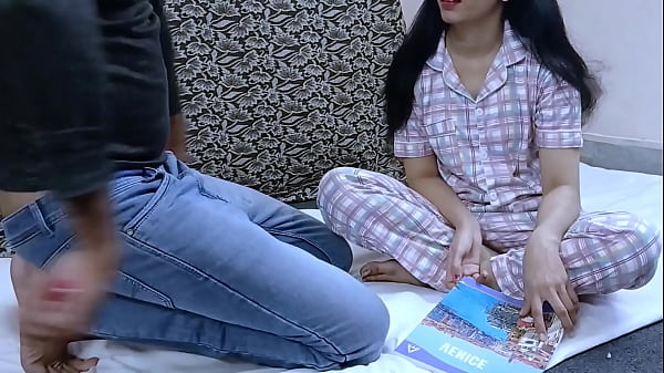 Ibu Tiri Mandi Telanjang Di Depan Anak Tiri, Lalu Digilir Sama Bapak Dan Paman.