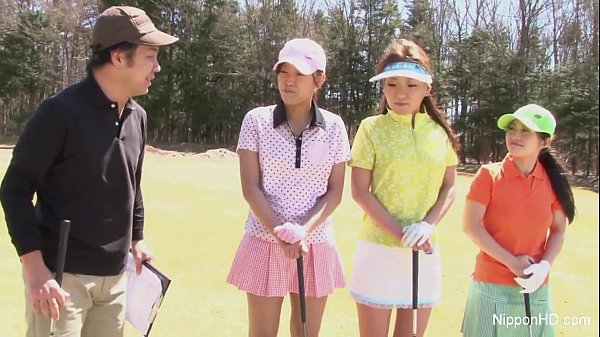Cewek-cewek Asia Abg Main Golf Bugil, Montok-montok Bergoyang Di Lapangan.