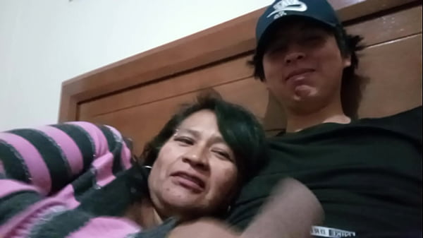 Dengan Mertua Perempuanku, Bibirnya Basah Dan Gerakannya Liar.