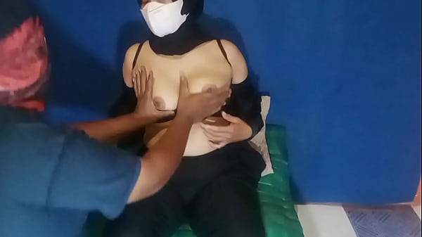 Mainin Memek Satpam Cewek Horny Pake Mainan Sex Sampe Crot, Jago Jilmek