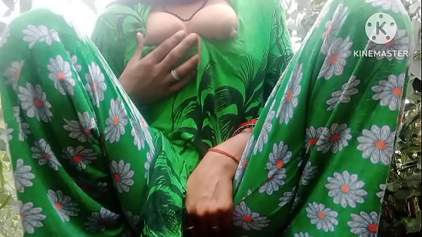 India Desi Jungle Mein Bhabhi Jaa Kar Apna Chut Ka Paani Nikaala